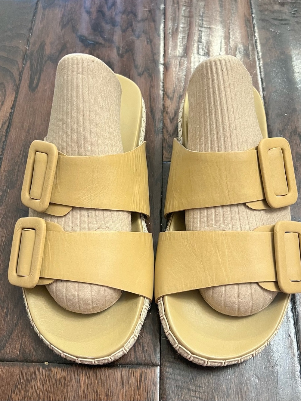 Kaanas Slip-On Flat Sandals